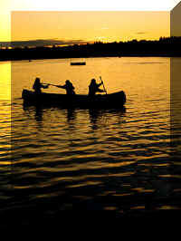 TenMile_Canoers.jpg (176360 bytes)