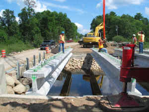 bridge beams 8-06-03_1.jpg (182624 bytes)