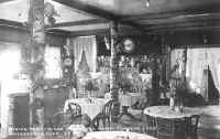 dining2.JPG (131926 bytes)